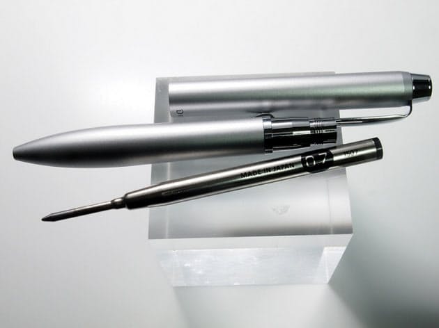 流れるようにスラスラ書けるアクロボールの高級版 Nikkei Style