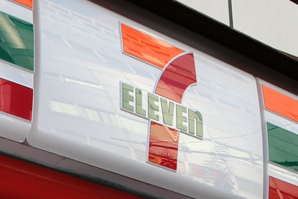 セブンの変 2人の 創業者 並び立たず Nikkei Style セブンの変 2人の 創業者 並び立たず Nikkei Style