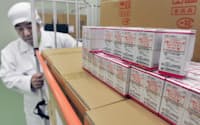 出荷される新型インフルエンザワクチン（2009年10月、埼玉県北本市の北里研究所生物製剤研究所）