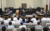 判決公判に臨む検察側(左)。この後、村木元局長に無罪が言い渡された（10日、大阪地裁）