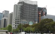 パレスホテル(中)などのビル建設が進む丸の内のオフィス街（東京都千代田区）