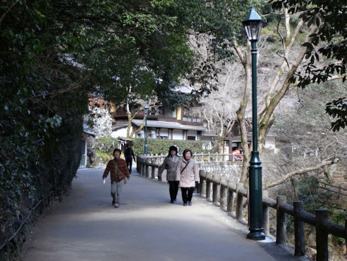 大阪府箕面市 観光客誘うレトロな散策路 日本経済新聞 大阪府箕面市 観光客誘うレトロな散策路 日本経済新聞