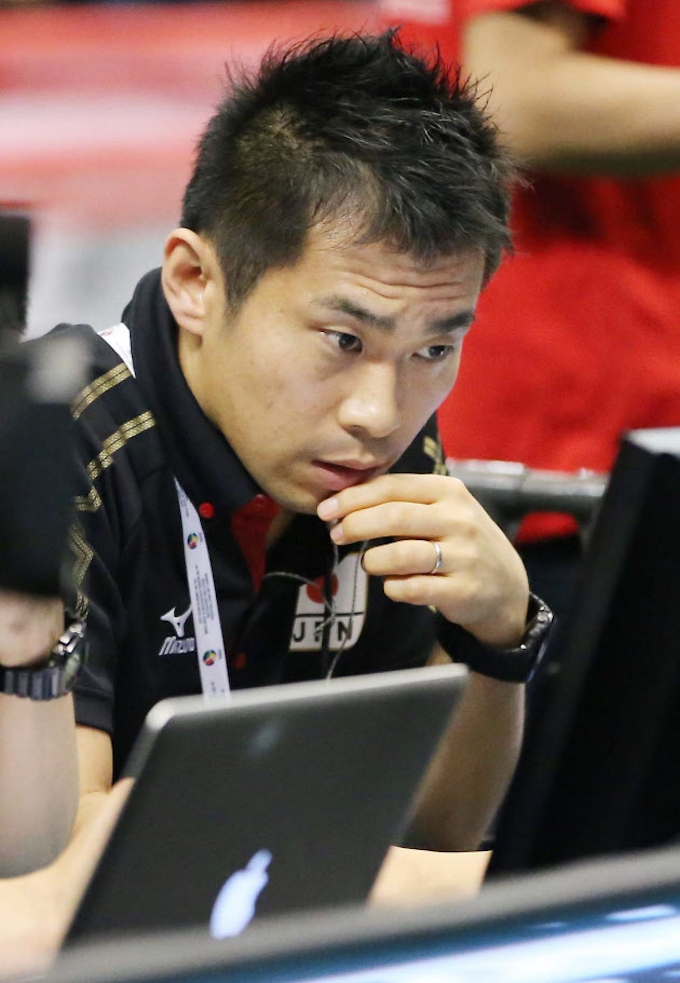 女子バレーアナリスト 渡辺啓太 下 日本経済新聞