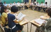 いじめの予防を話し合う小中学校のコミュニティ・スクール委員会（今月19日、東京都三鷹市）