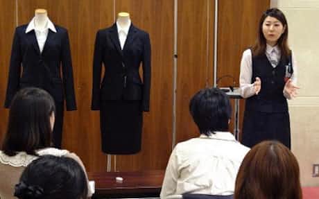 就活費用00円減 13年3月卒の学生 期間短縮で 日本経済新聞