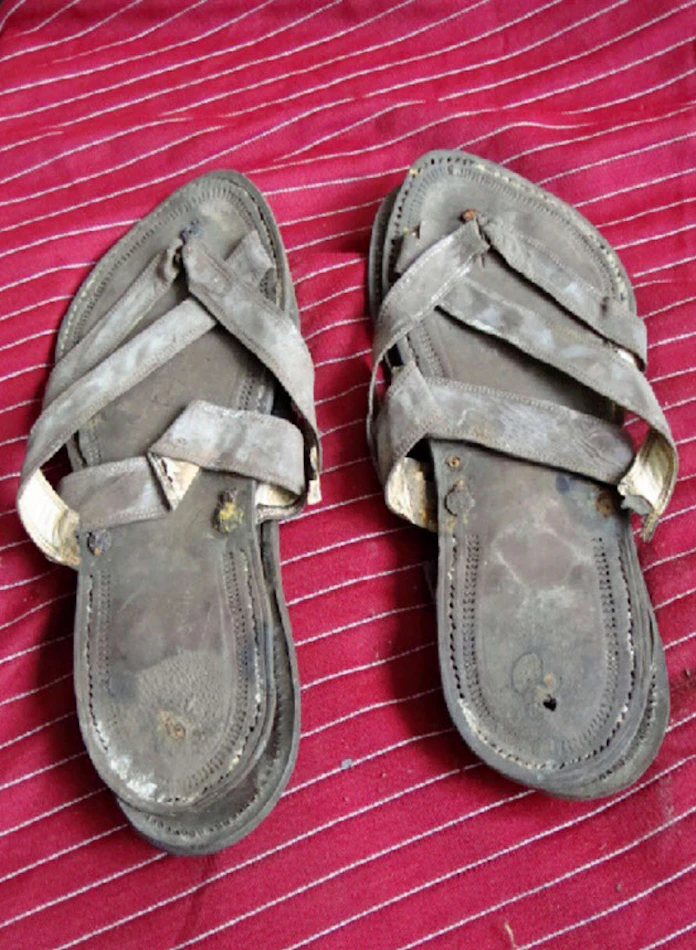 ガンジー愛用サンダル 300万円で落札 日本経済新聞 ガンジー愛用サンダル 300万円で落札 日本経済新聞