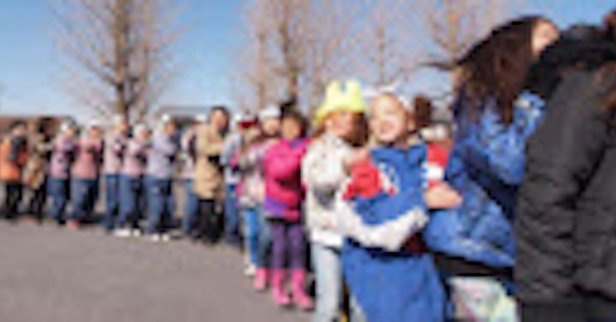 踊って歌って街でpr 突然パフォーマンス フラッシュモブ 日本経済新聞