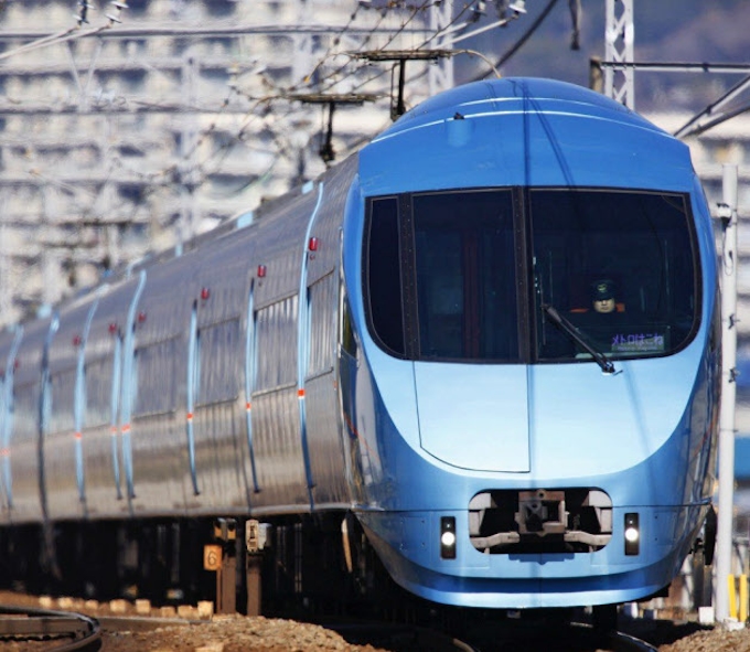 小田急 ロマンスカーで婚活ツアー ゴルフや箱根周遊 日本経済新聞