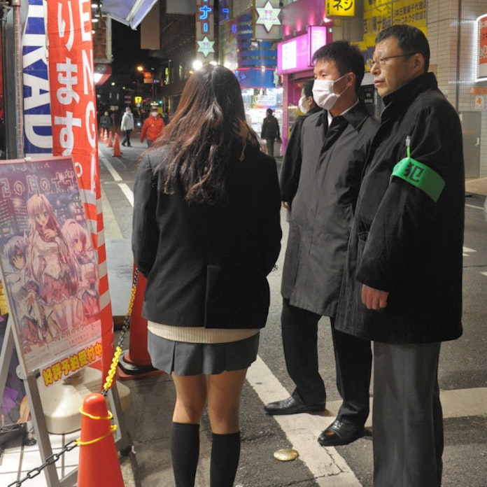 学校帰りに Jkお散歩 バイト感覚 警戒心薄く 日本経済新聞 学校帰りに Jkお散歩 バイト感覚 警戒心薄く 日本経済新聞