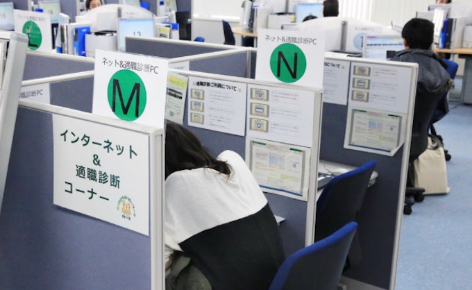 失業給付 13年度1割下振れ 日本経済新聞
