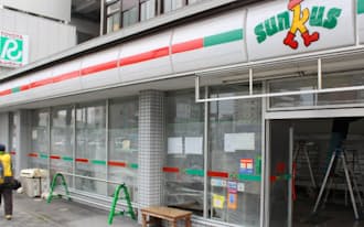 関西地方の「サンクス」約100店がローソンにくら替えする（6日、京都市内の店舗）
