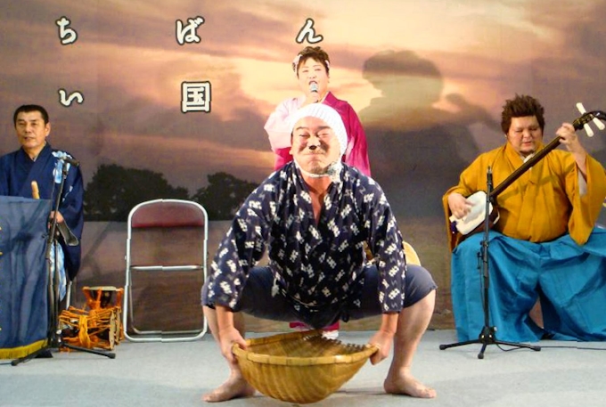 どじょうすくい新名人 日本経済新聞