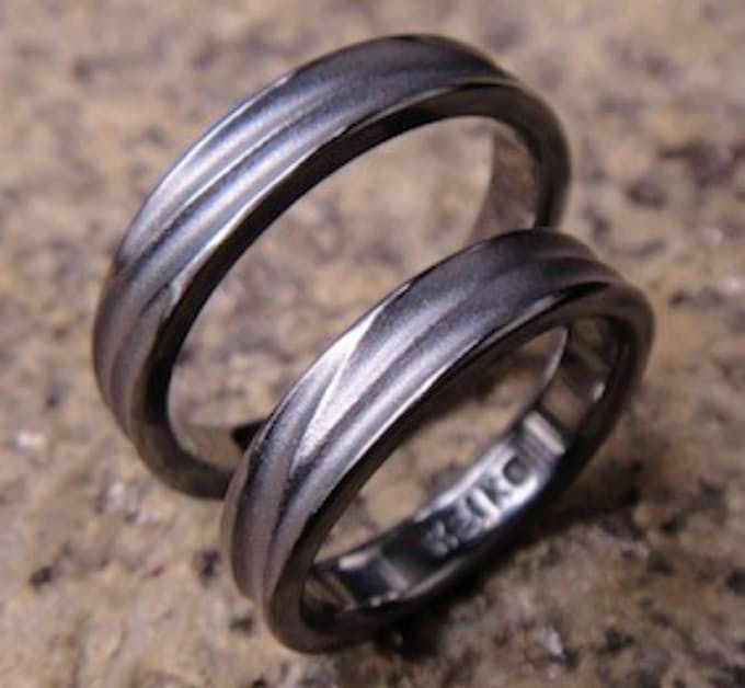 永遠の愛 レアメタルに誓う 日本経済新聞