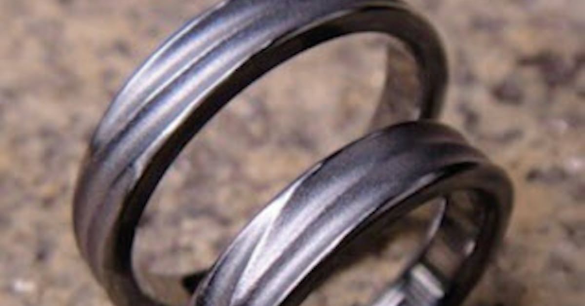 永遠の愛 レアメタルに誓う 日本経済新聞