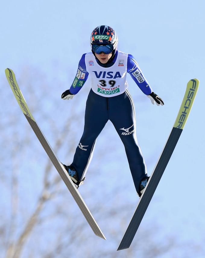 伊藤が初v ジャンプ女子 日本経済新聞