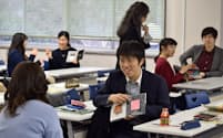 小学校教員になる予定の大学生が英語指導法を学ぶ（2月、東京学芸大）
