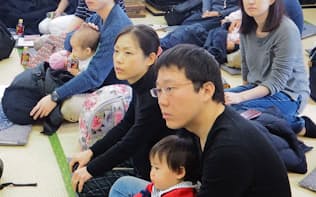 「保育園増やし隊@武蔵野」が2月5日に開いた交流会。希望の保育所に入れなかった保護者が多数集まった

