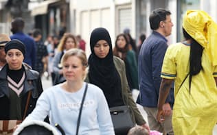 イスラム系など移民が多く暮らすパリ北郊のサンドニ（24日）=浅原敬一郎撮影
