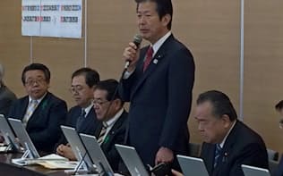 山口代表は憲法のこれまでの役割と今後の姿について議論するよう党幹部に求めた(27日、公明党本部)