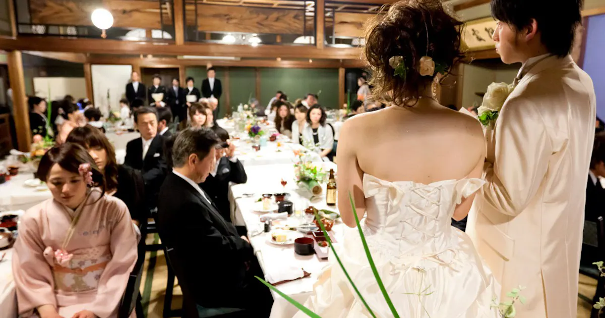 同僚の結婚式に呼ばれたら 上 日本経済新聞 同僚の結婚式に呼ばれたら 上 日本経済新聞