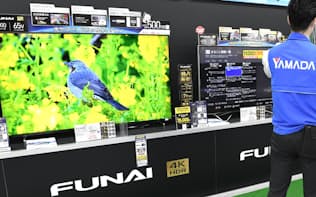 売り場に並ぶ「FUNAI」のテレビ（東京都内のヤマダ電機店舗）
