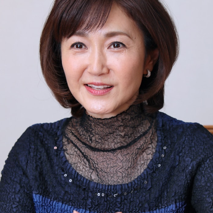 女優 生稲晃子さん 日本経済新聞 女優 生稲晃子さん 日本経済新聞