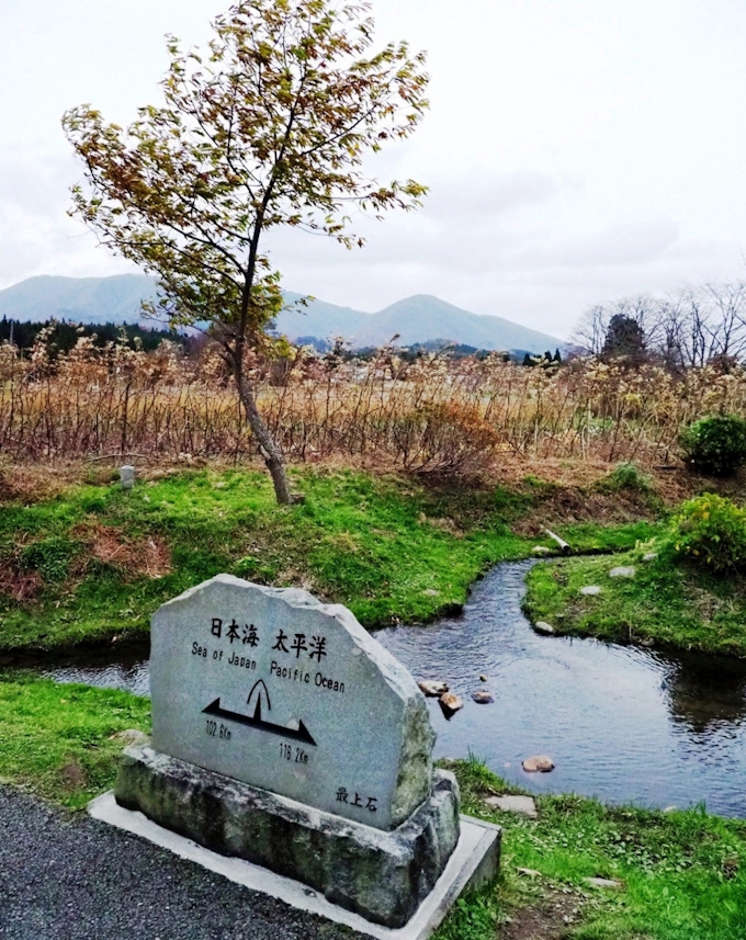 奥の細道の分水嶺 堺田駅 山形県 日本経済新聞