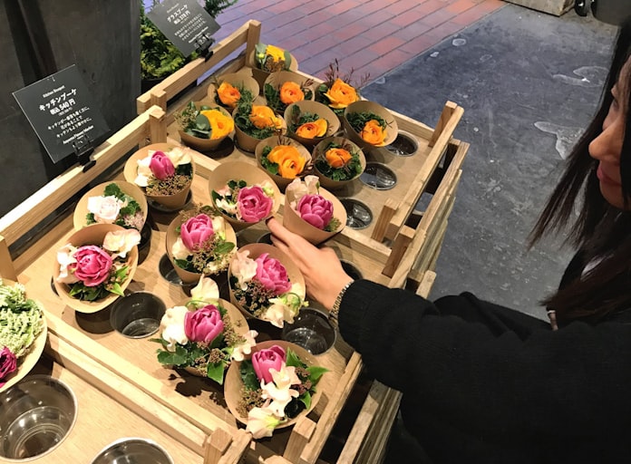 ミニ花束 自宅に 日本経済新聞 ミニ花束 自宅に 日本経済新聞