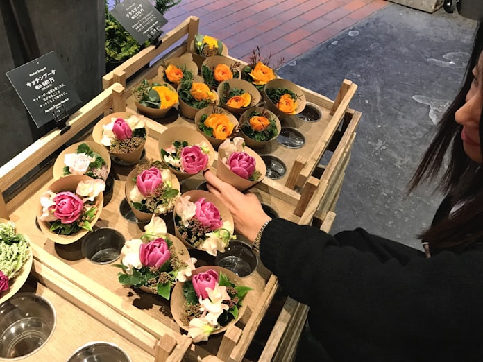 ミニ花束 自宅に 日本経済新聞 ミニ花束 自宅に 日本経済新聞