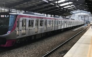 京王の有料座席指定列車「京王ライナー」は新宿から多摩地域に通勤・通学客を運ぶ
