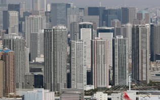 東京都心ではタワーマンションが乱立し、将来の住宅過剰が懸念される（東京都江東区）
