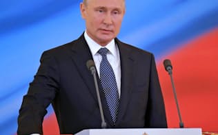 7日、モスクワのクレムリンで就任の宣誓をするプーチン・ロシア大統領=タス共同
