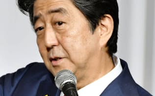 自民党徳島県連の会合であいさつする安倍首相（1日）