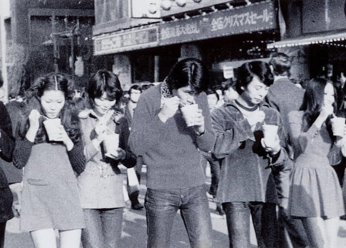 9月18日 カップヌードル発売 日清食品 着想から5年 日本経済新聞