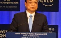 19日、夏季ダボス会議で講演する中国の李首相（中国・天津）
