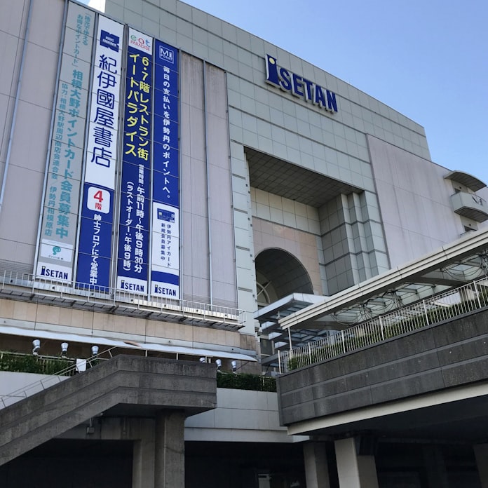 三越伊勢丹 都心3店集中 日本経済新聞 三越伊勢丹 都心3店集中 日本経済新聞