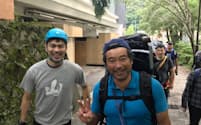 杉田さん(左)は高尾山を登れるほど回復していた（右は筆者）
