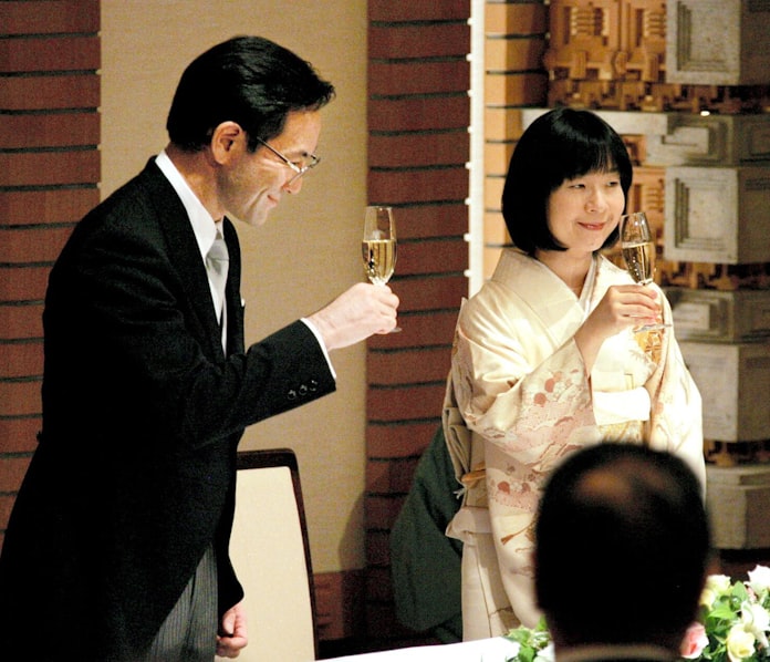 11月15日 紀宮さまと黒田さんご結婚 皇室離れ新たな生活 日本経済新聞 11月15日 紀宮さまと黒田さんご結婚 皇室離れ新たな生活 日本経済新聞