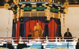 平成の即位礼での天皇陛下と高御座（1990年11月）
