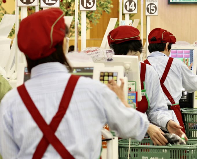外食 小売り バイトにも賞与 手当 日本経済新聞