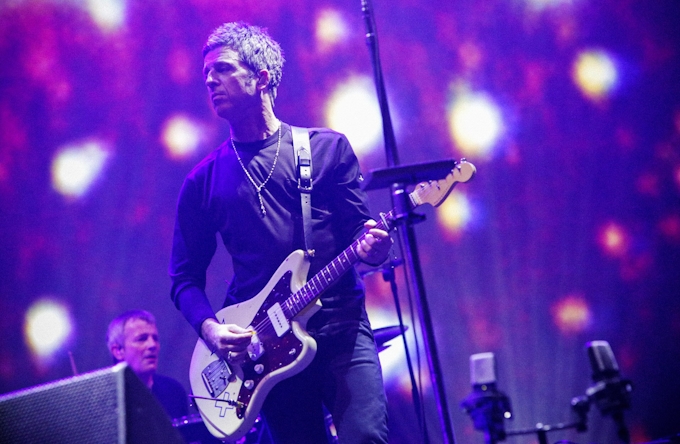 ノエル ギャラガーズ ハイ フライング バーズ 日本経済新聞