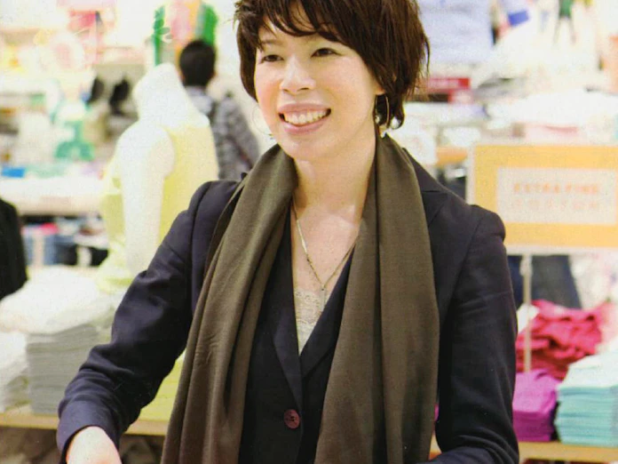 国内ユニクロCEO 赤井田真希氏: 日本経済新聞