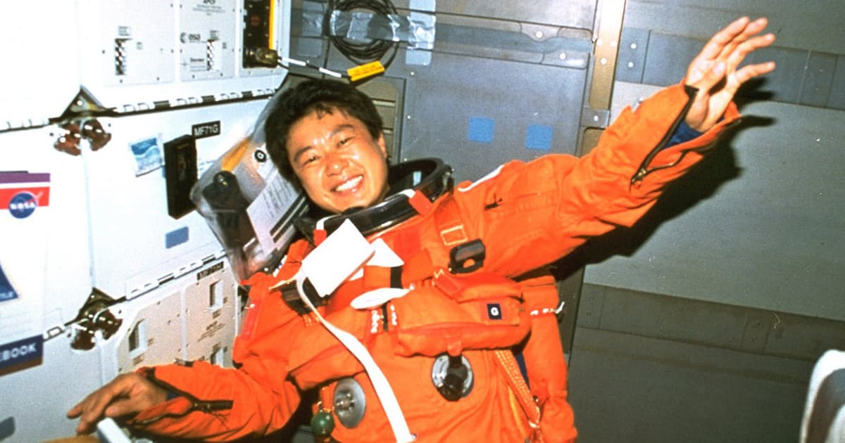 7月8日 日本人初の女性飛行士 向井千秋さん宇宙へ 日本経済新聞