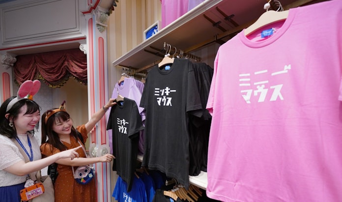 カタカナtシャツ ナカナカ カッコイイ 日本経済新聞 カタカナtシャツ ナカナカ カッコイイ 日本経済新聞