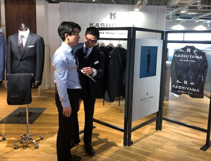 消費者の変化 察知遅れ オンワード600店閉鎖へ 日本経済新聞