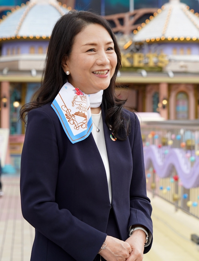 サンリオエンターテイメント社長 小巻亜矢さん 日本経済新聞