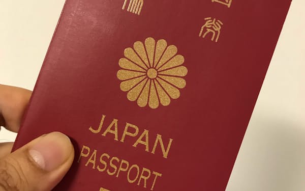 ビザなしで訪問できる国・地域の数では、日本のパスポートが2018年から2年連続で1位に輝く
