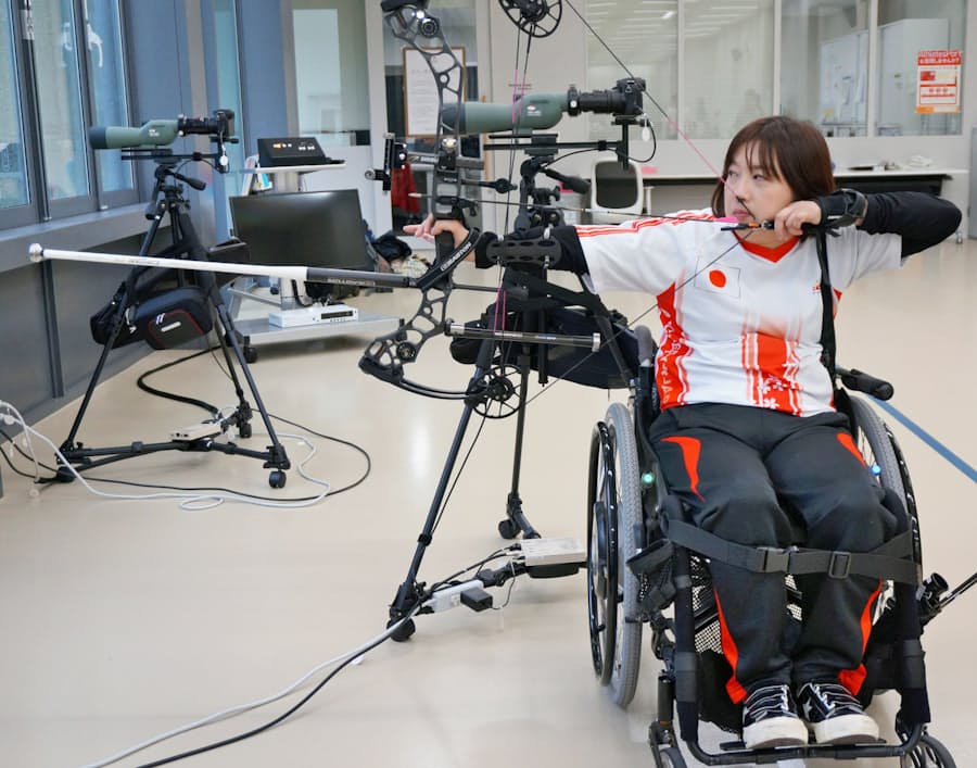 車いすで聖火 力強く走る 日本経済新聞