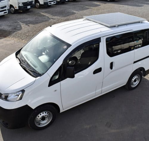 オリックス自動車が投入する太陽光発電ができる移動オフィス車