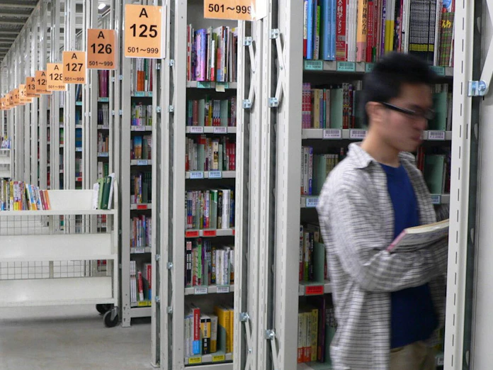 アマゾン 倉庫へ商品入荷制限 日用品優先へ 日本経済新聞